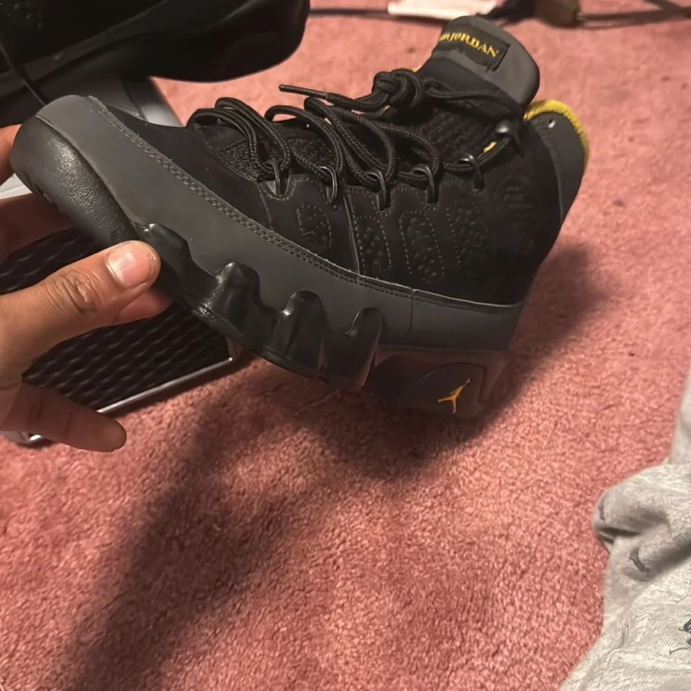 Used - Picture 2 of 6